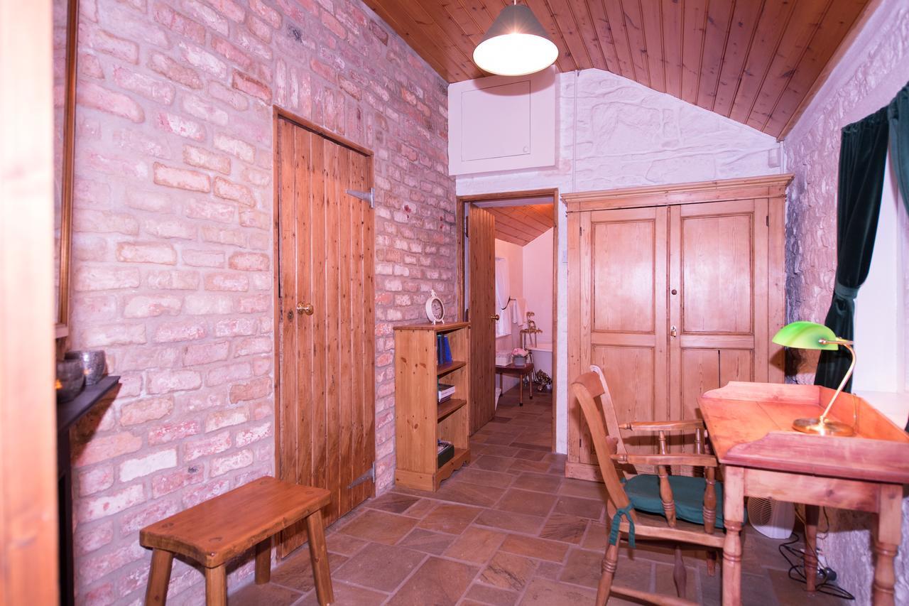 Railway Crossing Cottage Murlas Bridge Екстер'єр фото